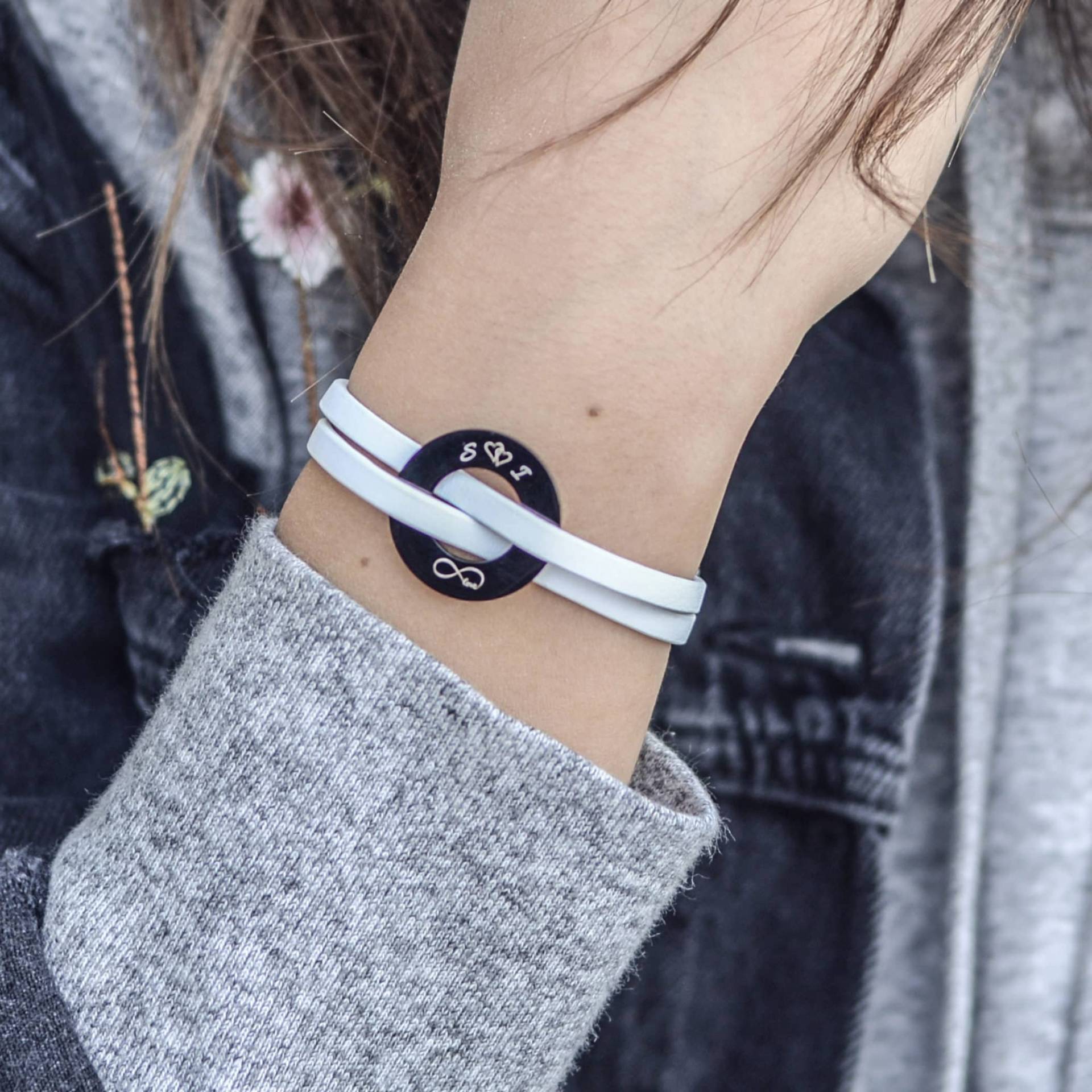 Custom Damen Lederarmband, 15+ Lederfarben, Lederarmband Mit Gravur, Personalisiertes Herren Armband, Passende Paar Armbänder von JacobColinnStore