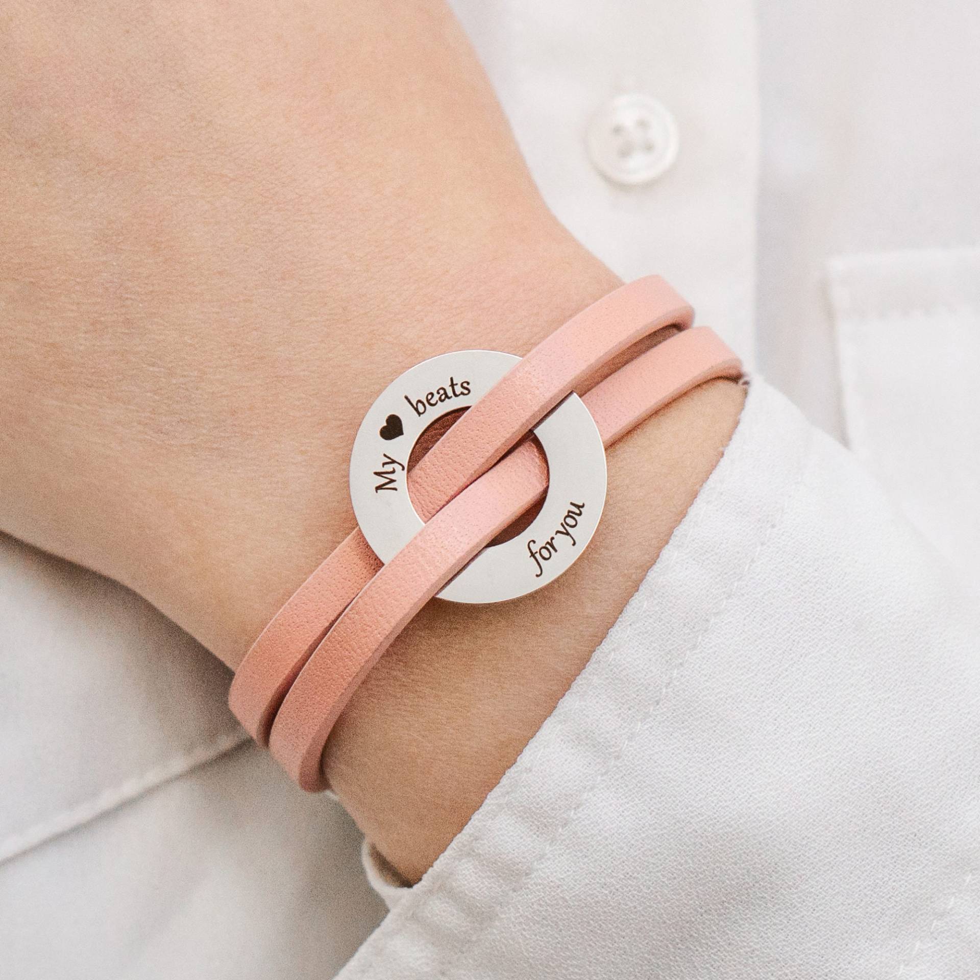 Lederarmband Rose Mit Wunschgravur. Geschenk Für Sie Oder Ihn/Gravur Boho Armband Personalisiert Lederarmband Rose Mit Wunschgravur. Geschenk Für Sie Oder Ihn/Gravur Boho Armband Personalisiert von JacobColinnStore