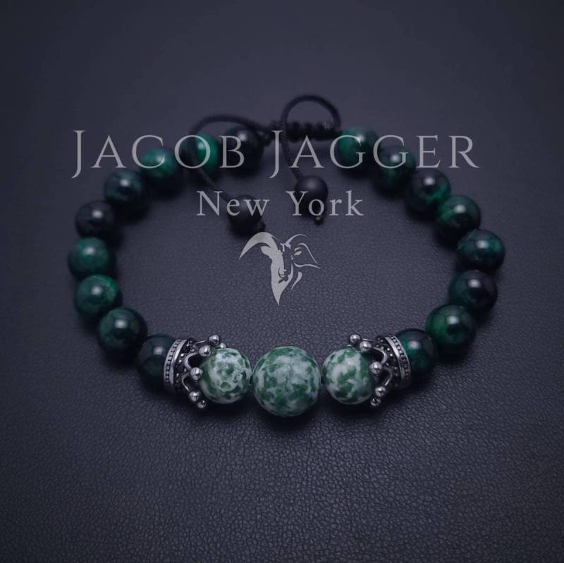 Grünes Tigerauge & Grüner Jaspis Spot Armband Kronen Männer/Frauen. Verstellbarer Stil Mit 8mm Perlen Und Nicht Anlaufenden Silbernen von JacobJaggerNY