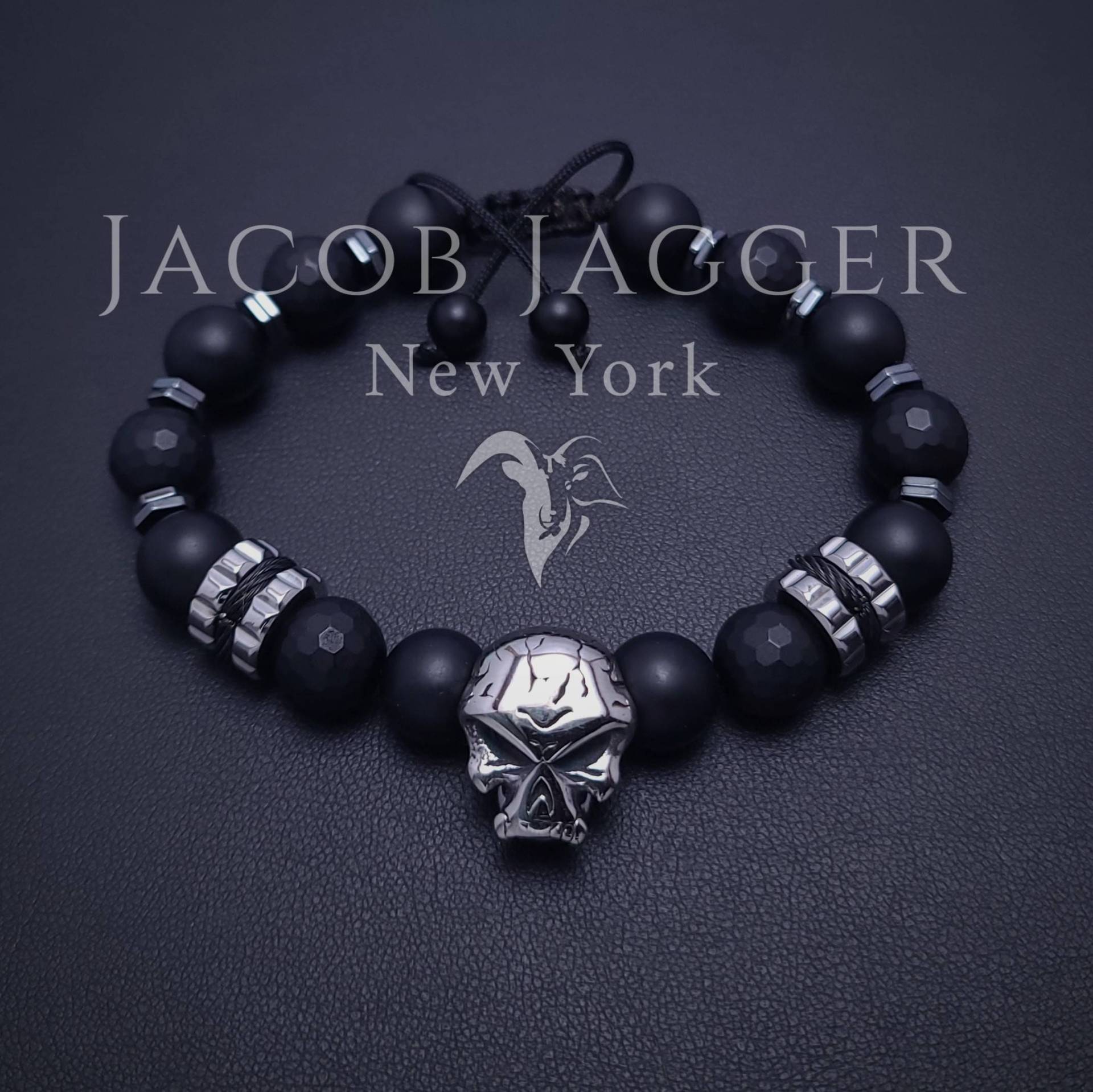 Matte Black Onyx & Hämatit Skull Armband Für Männer. Verstellbare Länge Mit 10mm Großen Perlensteinen Und Silbernen Edelstahl-streel-Skull-Anhängern Matte Black Onyx & Hämatit Skull Armband Für Männer. Verstellbare Länge Mit 10mm Großen Perlensteinen Und Silbernen Edelstahl-streel-Skull-Anhängern von JacobJaggerNY