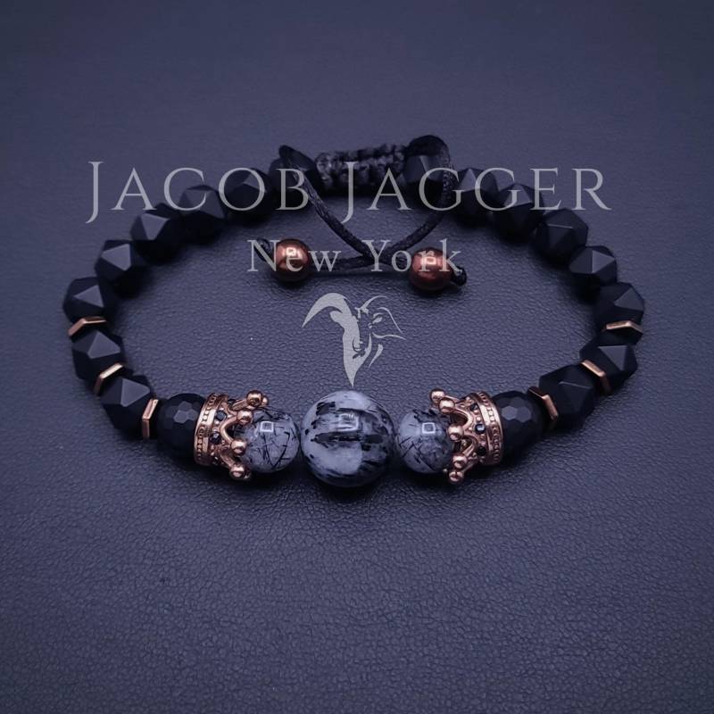 Matte Onyx & Schwarzer Rutilquarz Rose Gold Edelstahl Krone Armband. Einstellbar Mit 8 Mm Perlen Und Nicht Anlaufenden Kronenanhängern Matte Onyx & Schwarzer Rutilquarz Rose Gold Edelstahl Krone Armband. Einstellbar Mit 8 Mm Perlen Und Nicht Anlaufenden Kronenanhängern von JacobJaggerNY