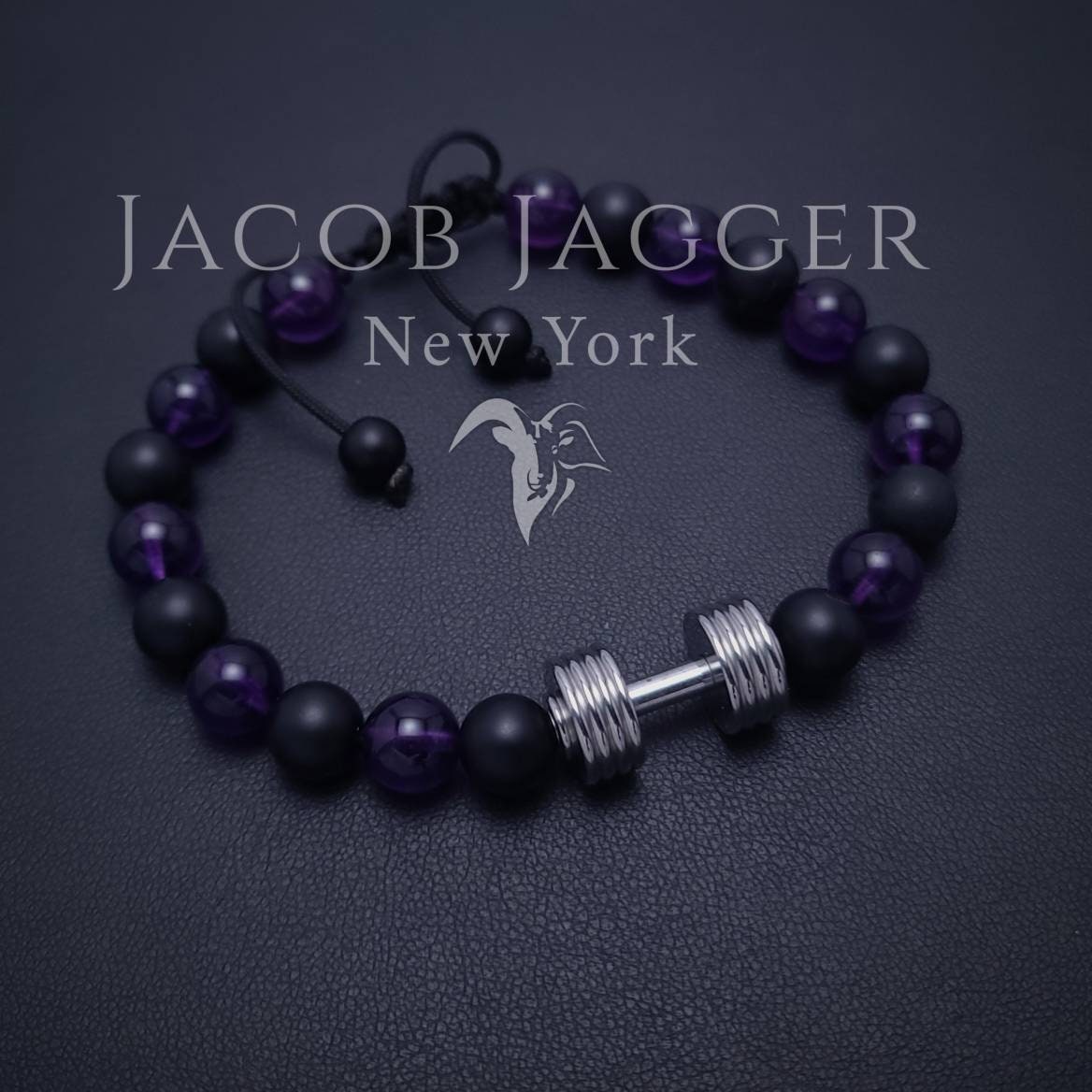 Mattes Onyx & Tiefviolettes Amethyst Hantel Armband Für Das Fitnessstudio. Verstellbar Mit 8 Mm Natursteinen Und Silbernem Edelstahl Anhänger Mattes Onyx & Tiefviolettes Amethyst Hantel Armband Für Das Fitnessstudio. Verstellbar Mit 8 Mm Natursteinen Und Silbernem Edelstahl Anhänger von JacobJaggerNY