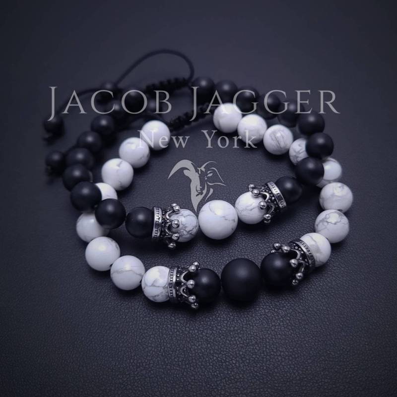 Onyx & Howlith Kronen Armbänder Für Paare, Freundschaft, Fern Oder Familie. Passendes Schwarz-Weißes Yin Yang Armband Mit 8mm Perlen Onyx & Howlith Kronen Armbänder Für Paare, Freundschaft, Fern Oder Familie. Passendes Schwarz-Weißes Yin Yang Armband Mit 8mm Perlen von JacobJaggerNY