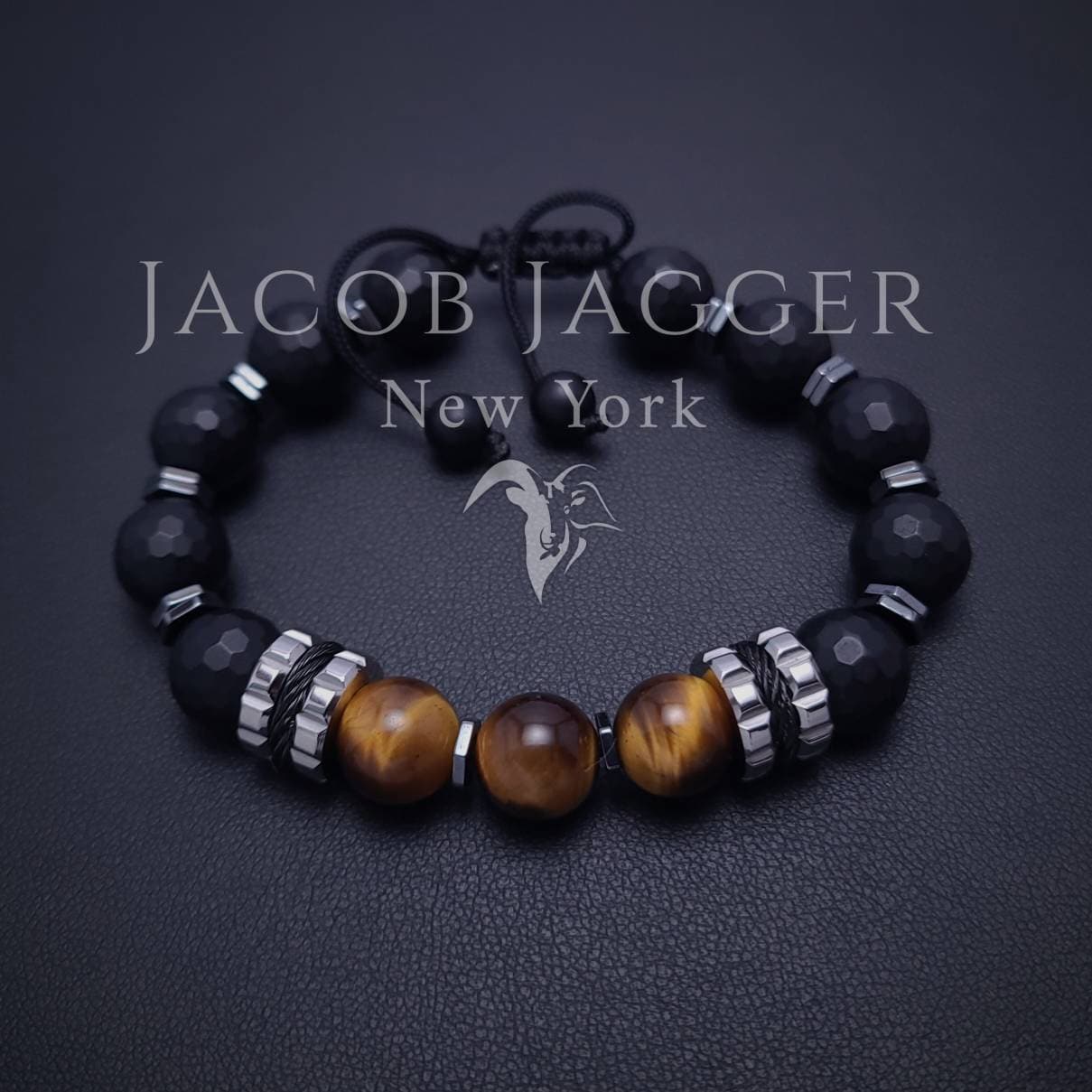 Schwarzer Onyx & Tigerauge Armband Für Männer. Verstellbares, Robustes Luxus-Armband Mit Natürlichen 10 Mm Steinen Und Silbernen Edelstahl-Anhängern Schwarzer Onyx & Tigerauge Armband Für Männer. Verstellbares, Robustes Luxus-Armband Mit Natürlichen 10 Mm Steinen Und Silbernen Edelstahl-Anhängern von JacobJaggerNY