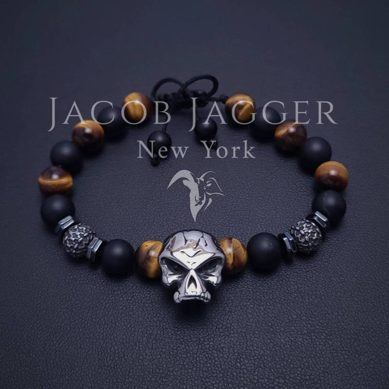 Tigerauge & Mattschwarzer Onyx Edelstahl Totenkopf Armband Für Herren. Verstellbare Länge W/Natürliche 8mm Perlen Und Silber Stahl Anhänger von JacobJaggerNY