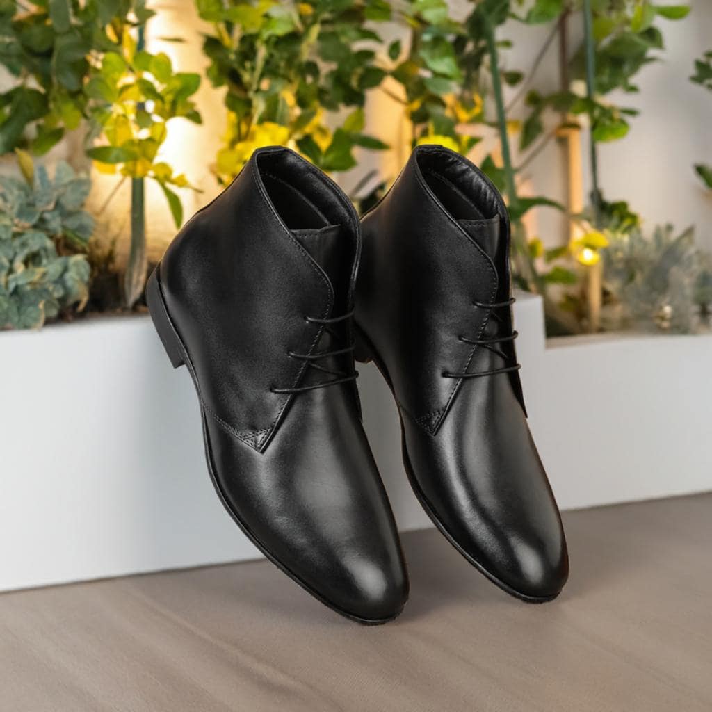 Schwarze Stiefel Für Herren Handarbeit Leder Chukka von JacobsLondonOfficial