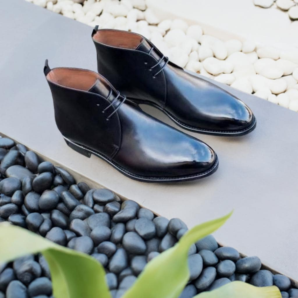 Schwarzes Kleid Stiefel Für Herren Handgefertigte Schwarze Leder Monk Strap Schnüren Chukka Schwarzes Kleid Stiefel Für Herren Handgefertigte Schwarze Leder Monk Strap Schnüren Chukka von JacobsLondonOfficial