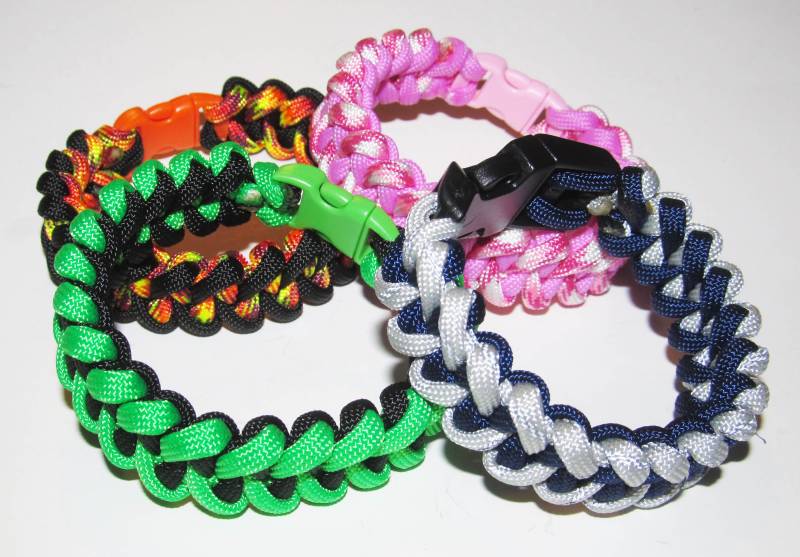Haizahn/Kieferknochen Armband Aus Paracord Haizahn/Kieferknochen Armband Aus Paracord von JacquelinsJewels