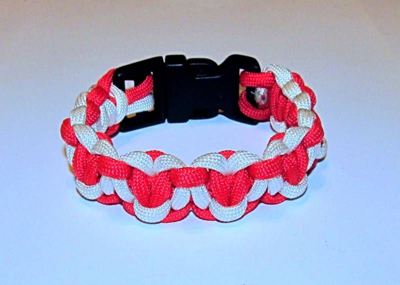 Pink/Weiß, Rot/Weiß, Salomons Herz Paracord "Survival" Armband." Pink/Weiß, Rot/Weiß, Salomons Herz Paracord "Survival" Armband." von JacquelinsJewels