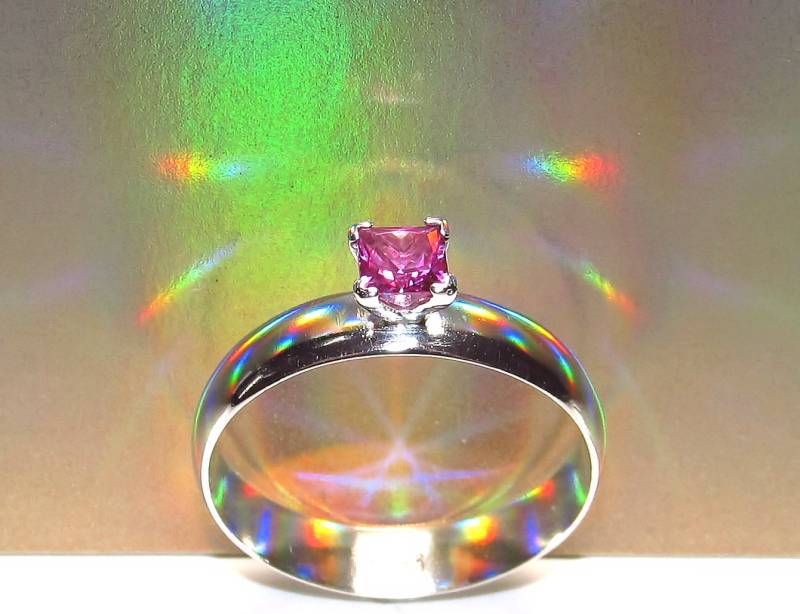Prinzessin Rubin Solitaire Ring Prinzessin Rubin Solitaire Ring von JacquelinsJewels