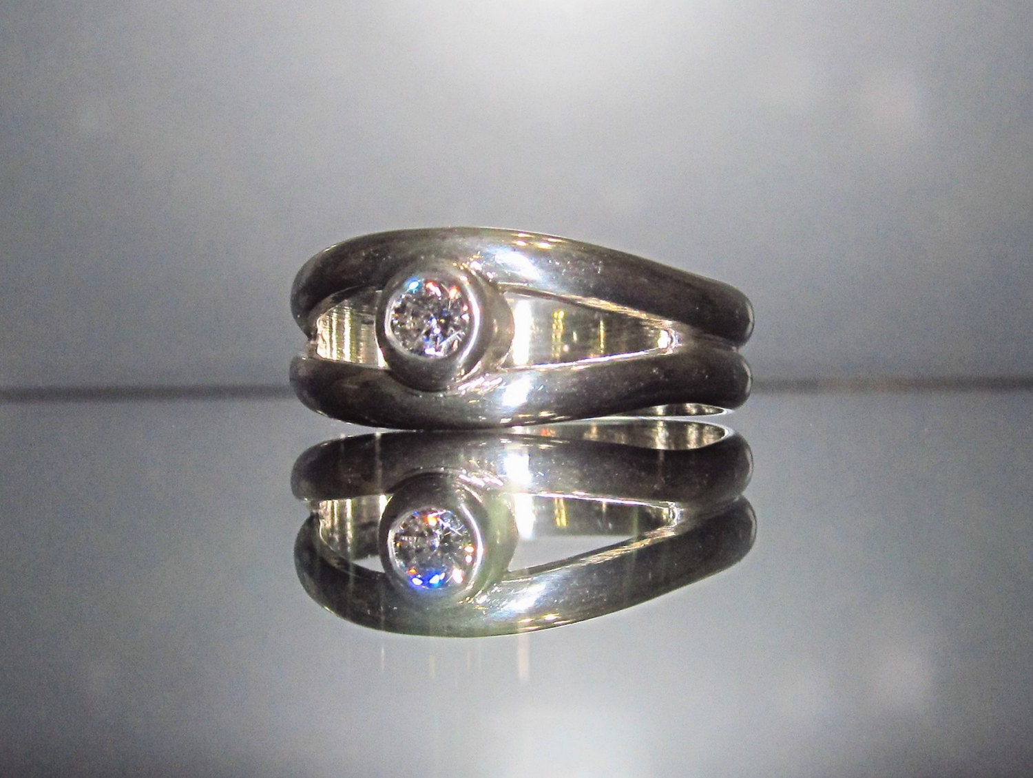 Zierlicher Sterling Silber Ring Mit Cz Zierlicher Sterling Silber Ring Mit Cz von JacquelinsJewels