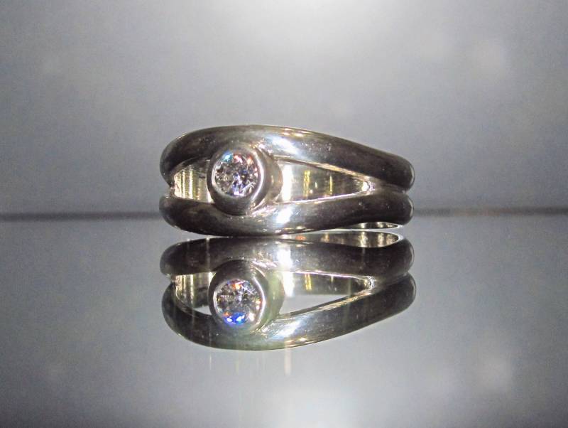 Zierlicher Sterling Silber Ring Mit Cz Zierlicher Sterling Silber Ring Mit Cz von JacquelinsJewels