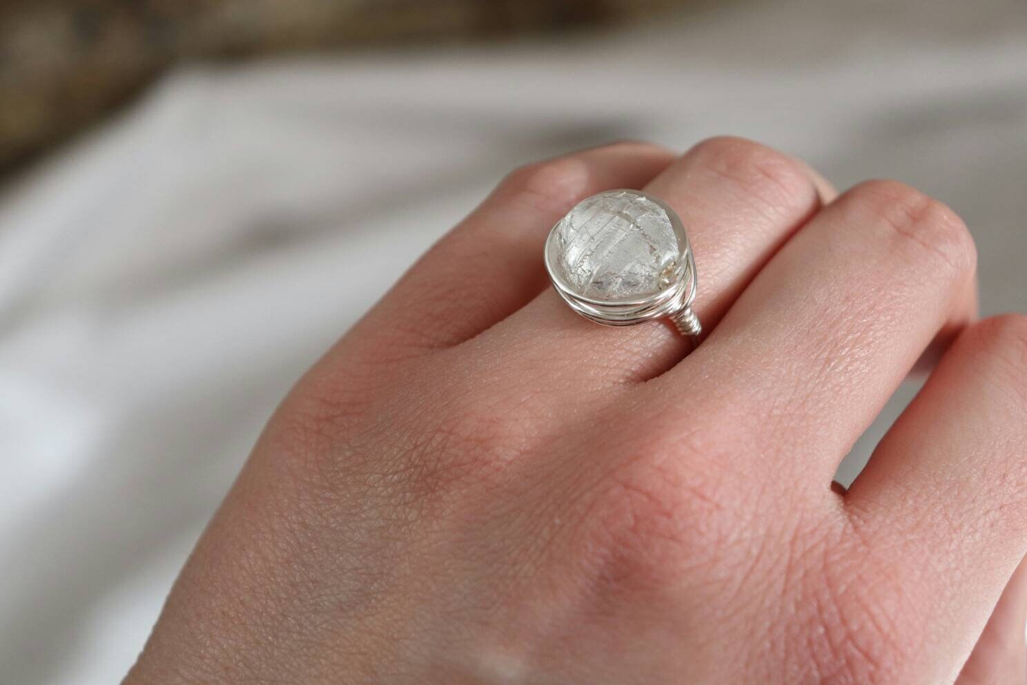 Draht Gewickelt Ring Umwickelt, Schmuck, Handgefertigte Größe 6 Ring, Wire-Wrap-Ring, Weißer Silber Boho Schmuck Draht Gewickelt Ring Umwickelt, Schmuck, Handgefertigte Größe 6 Ring, Wire-Wrap-Ring, Weißer Silber Boho Schmuck von Jacquelynskeepsakes