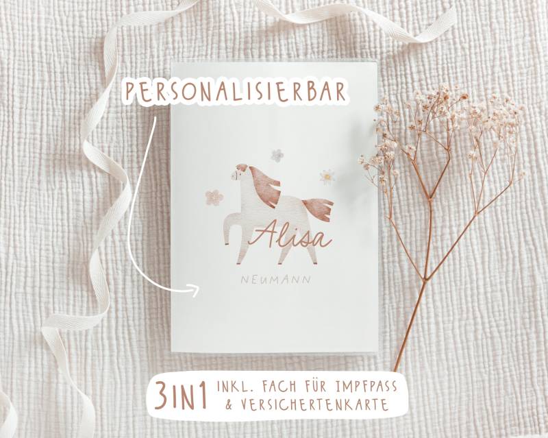 U-Heft Hülle - Pferd Mit Blümchen // Personalisierbar Impfpass & Versichertenkarte von JacquiDesignsShop