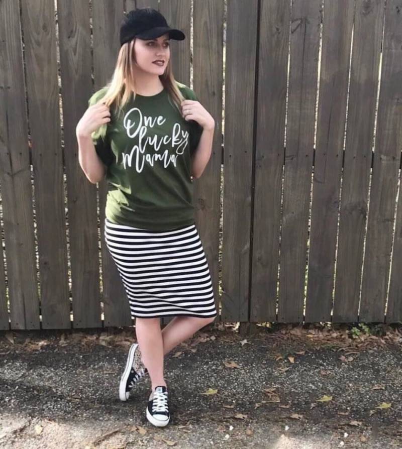 Eine Glückliche Mama, St. Patricks Day Shirt, St.patricks Shirts, Pattys T-Shirt, Eine Mama Glückliches Shirt Eine Glückliche Mama, St. Patricks Day Shirt, St.patricks Shirts, Pattys T-Shirt, Eine Mama Glückliches Shirt von JadeAndLight