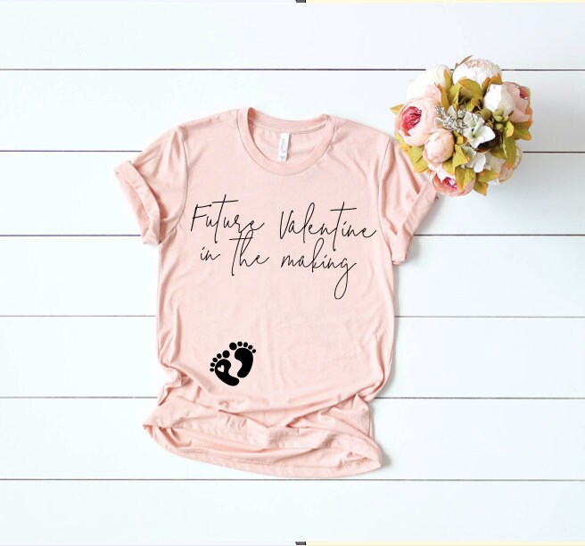 Valentinstag Schwangerschaftsankündigung, Mutterschafts Shirt, Glücklicher Ich Bin Schwanger Shirt von JadeAndLight