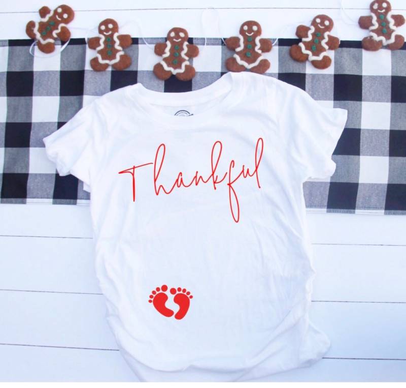 Weihnachten Mutterschaft. Schwangerschaftansage. Weihnachtliches Umstandsshirt. Schwangerschafts-Weihnachts-Shirt. Schwangerschaftansage Shirt von JadeAndLight