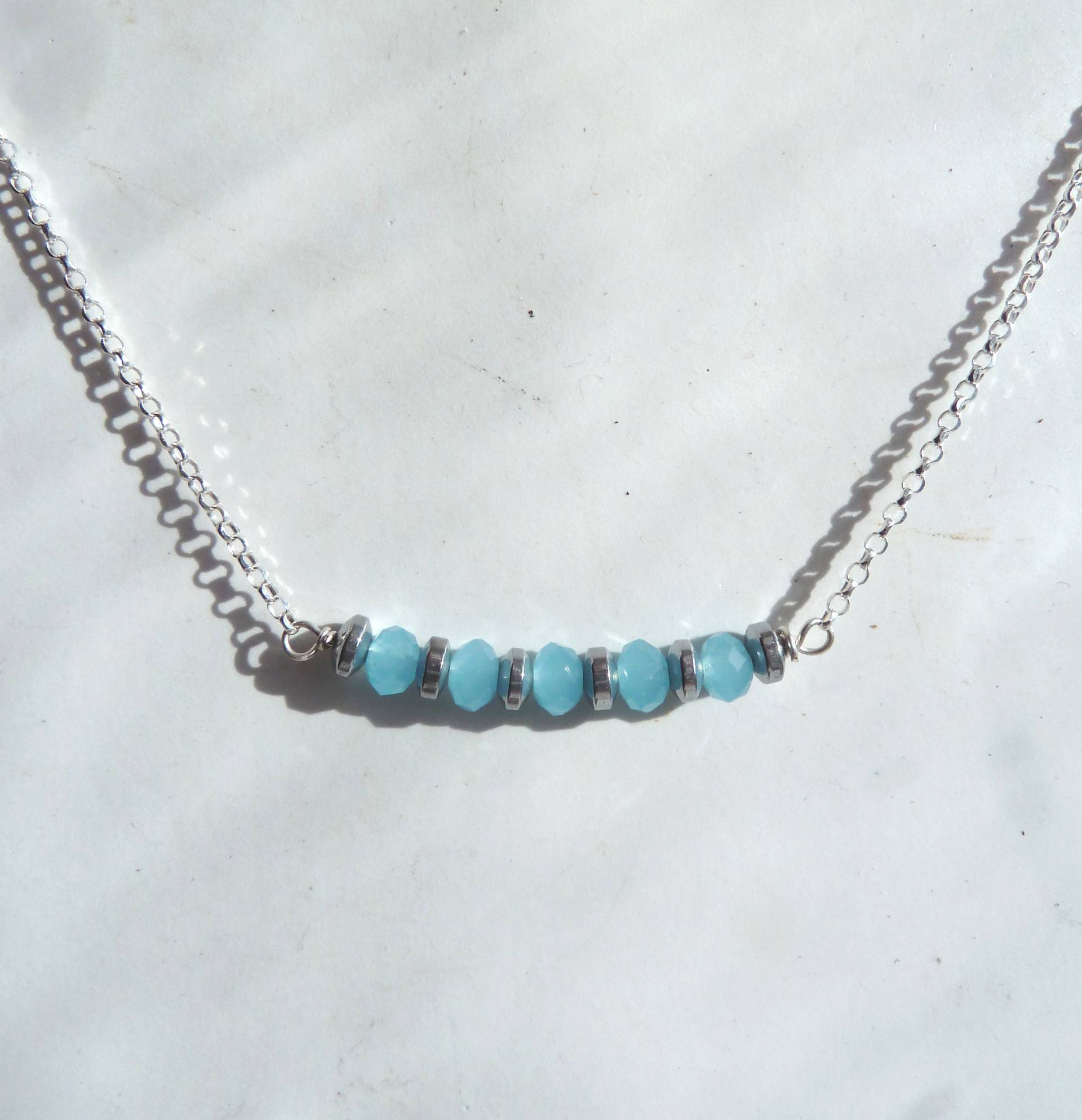 Aquablaue Chalcedon Und Hämatit Kugeln Sterling Silber Halskette Aquablaue Chalcedon Und Hämatit Kugeln Sterling Silber Halskette von JadeGalenaJewelry