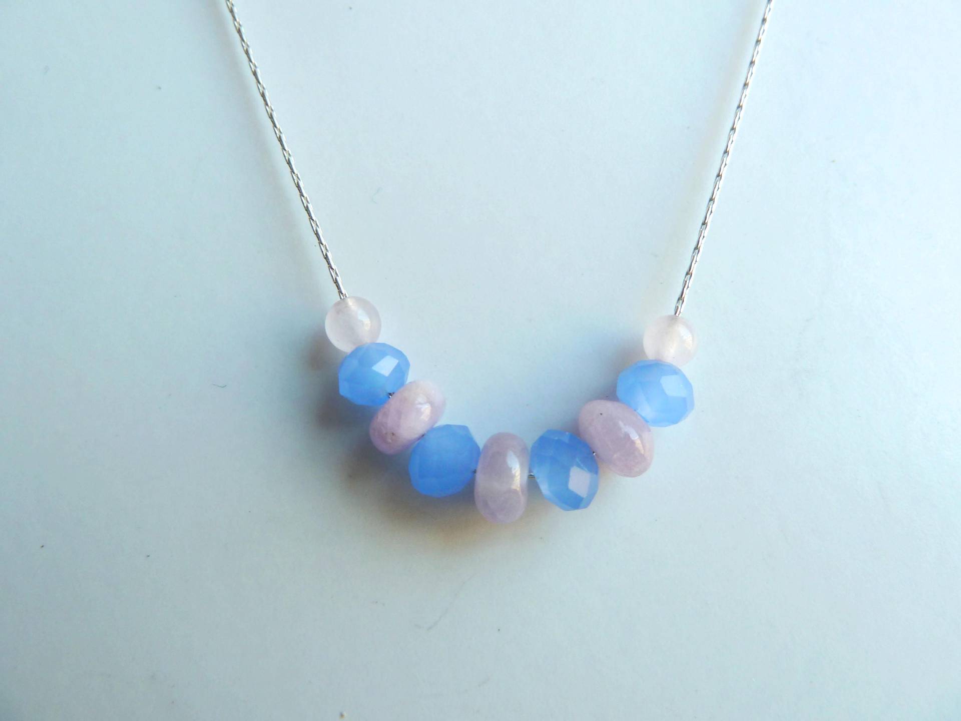 Kunzit, Kornblumenblauer Chalcedon Und Rosenquarz Perle An Sterling Silber Kette Kunzit, Kornblumenblauer Chalcedon Und Rosenquarz Perle An Sterling Silber Kette von JadeGalenaJewelry
