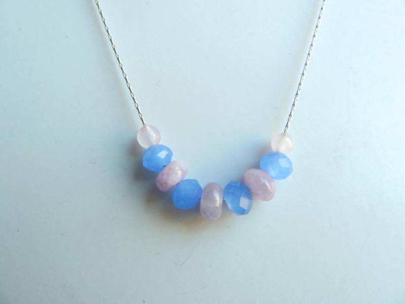 Kunzit, Kornblumenblauer Chalcedon Und Rosenquarz Perle An Sterling Silber Kette Kunzit, Kornblumenblauer Chalcedon Und Rosenquarz Perle An Sterling Silber Kette von JadeGalenaJewelry