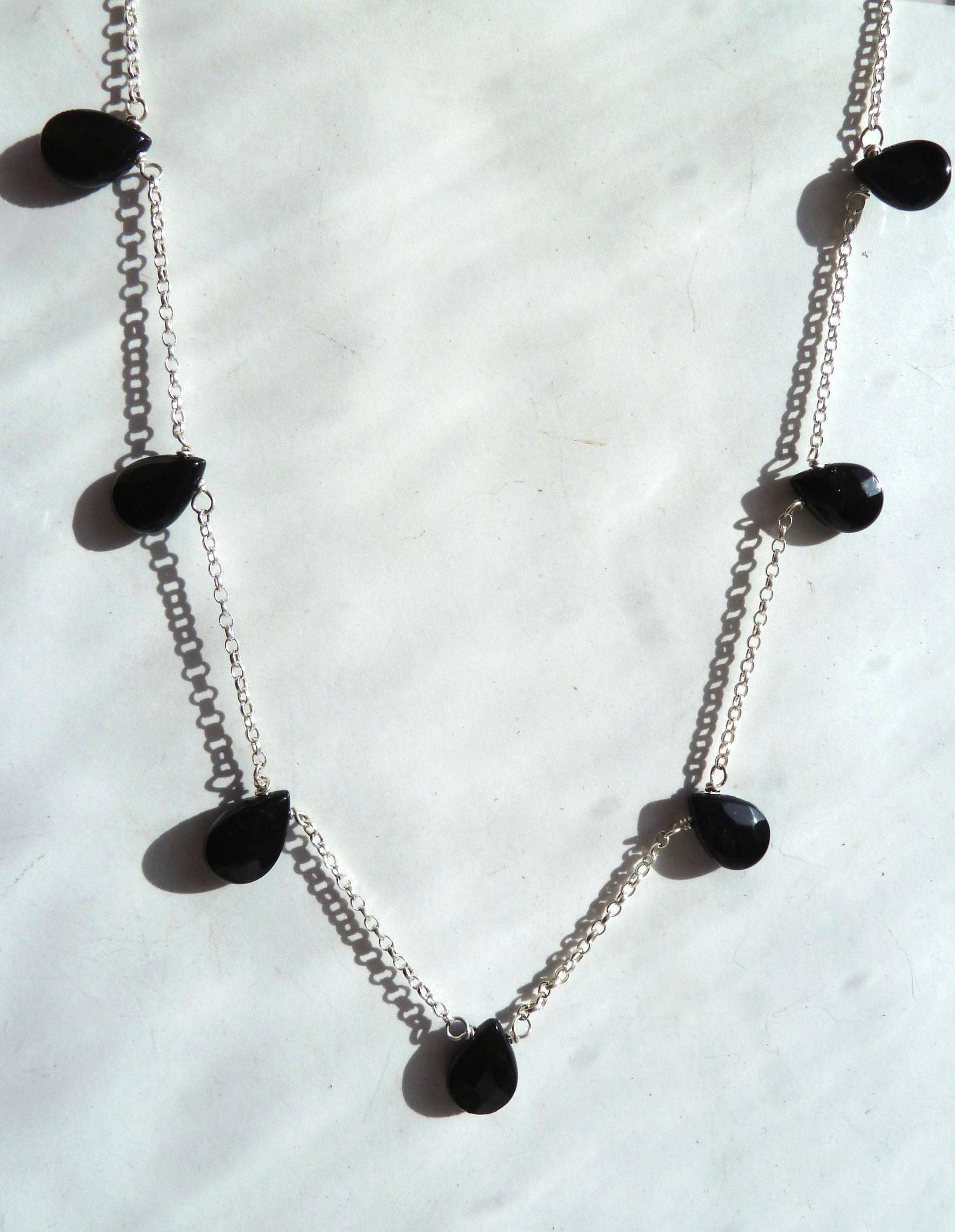 Schwarze Onyx Briolette Perle Und Sterling Silber Halskette Schwarze Onyx Briolette Perle Und Sterling Silber Halskette von JadeGalenaJewelry