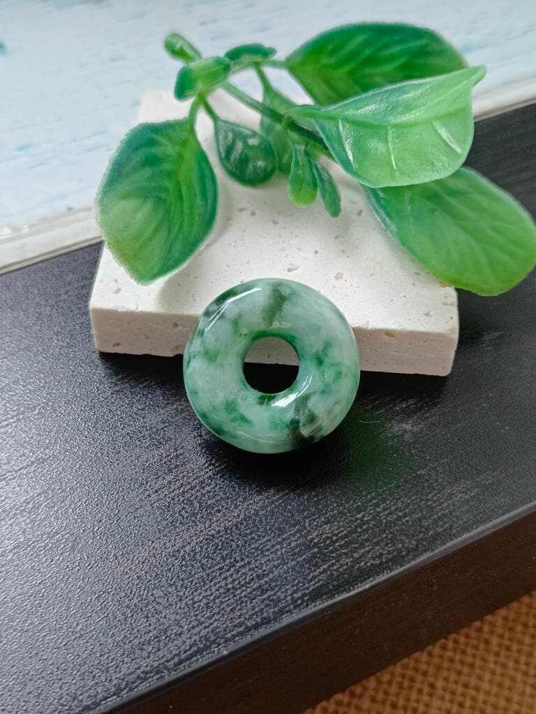 22.6mm Floral Grün Typ A Grade Jadeit Jade Fei Cui Donut Anhänger von JadeRabbitGems