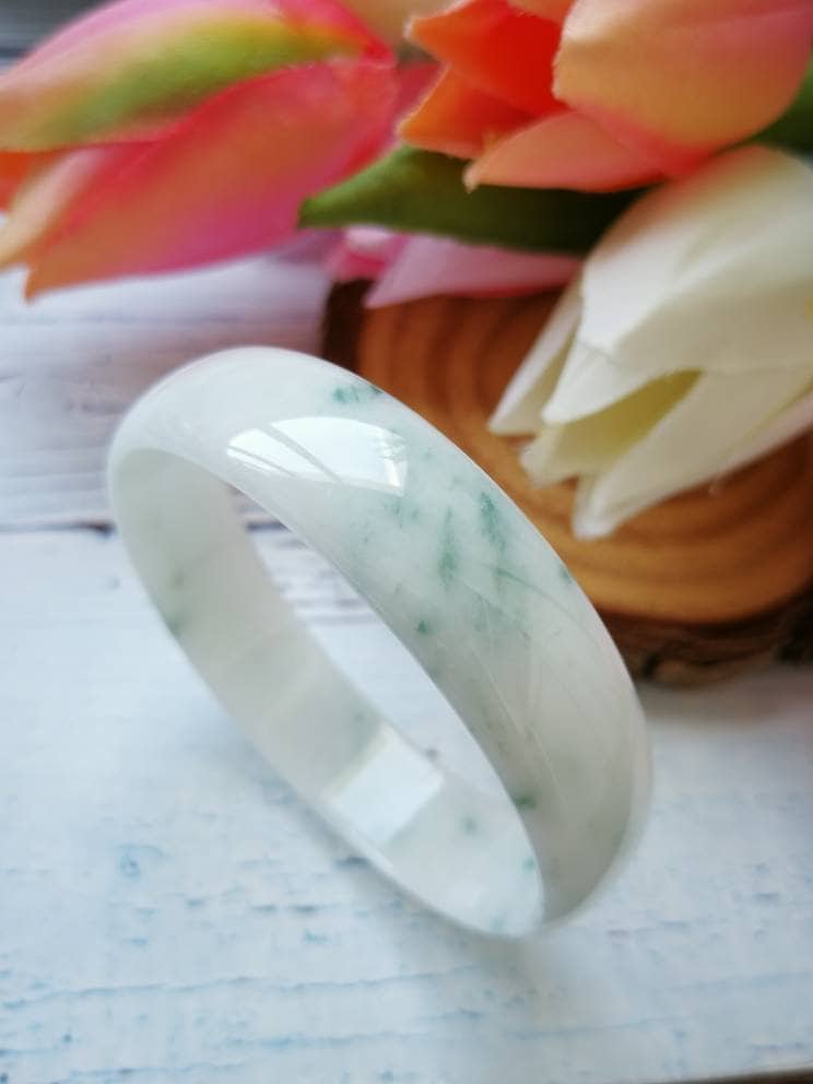 53, 6 Mm Schöne Blumen Grün Typ A Klasse Natürliche Jadeit Jade Fei Cui Moderne Runde Armreif von JadeRabbitGems