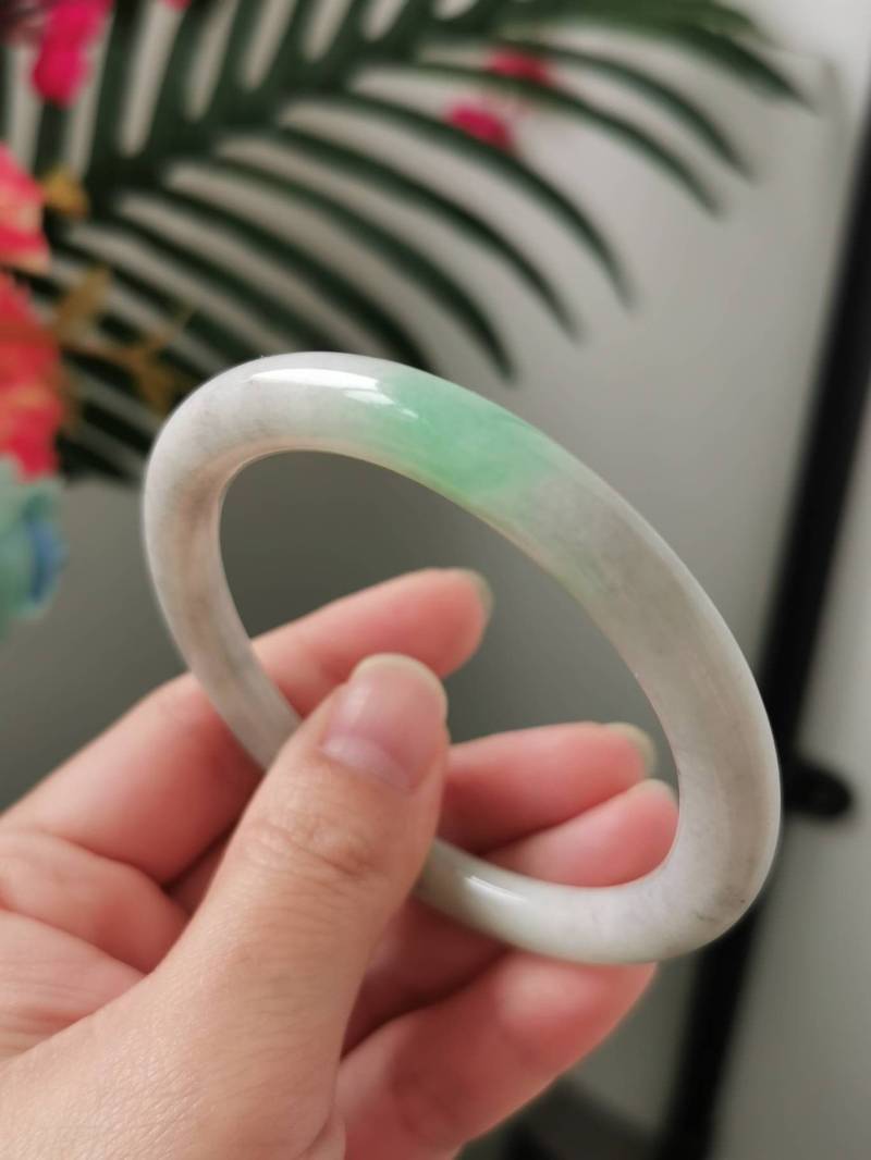 54, 8mm Apfelgrüne A-A-Jadeit-Jade-Fei-Cui-Traditionelle Runde Armreif von JadeRabbitGems