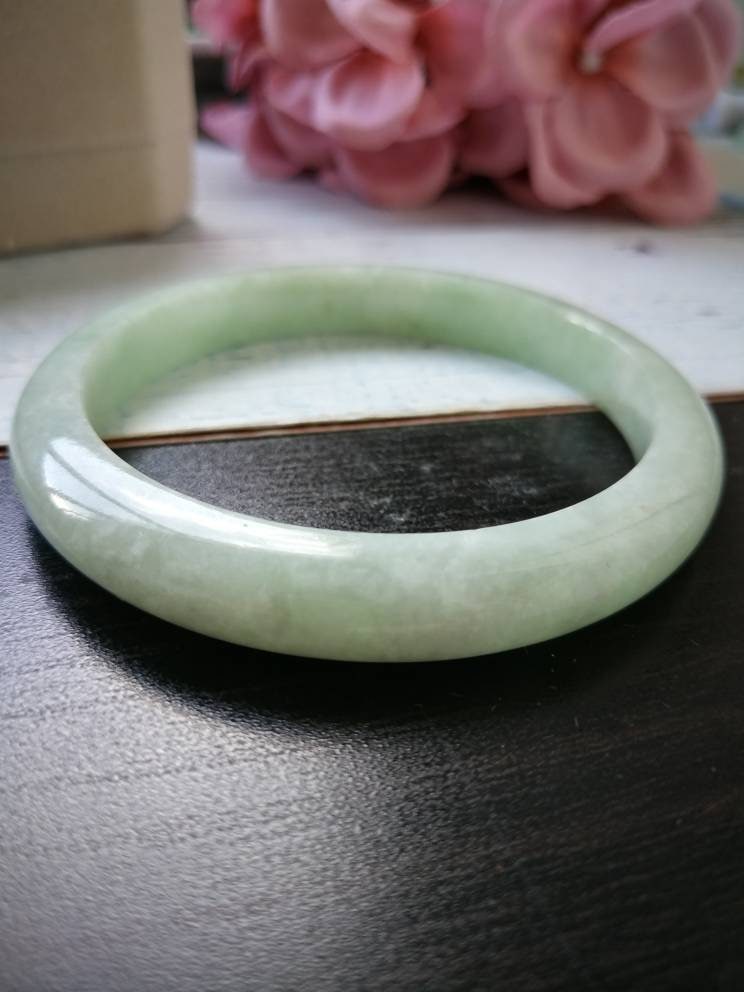 56, 9 Mm Hellgrün Typ A Klasse Natürliche Jadeit Jade Fei Cui Moderne Runde Armreif von JadeRabbitGems