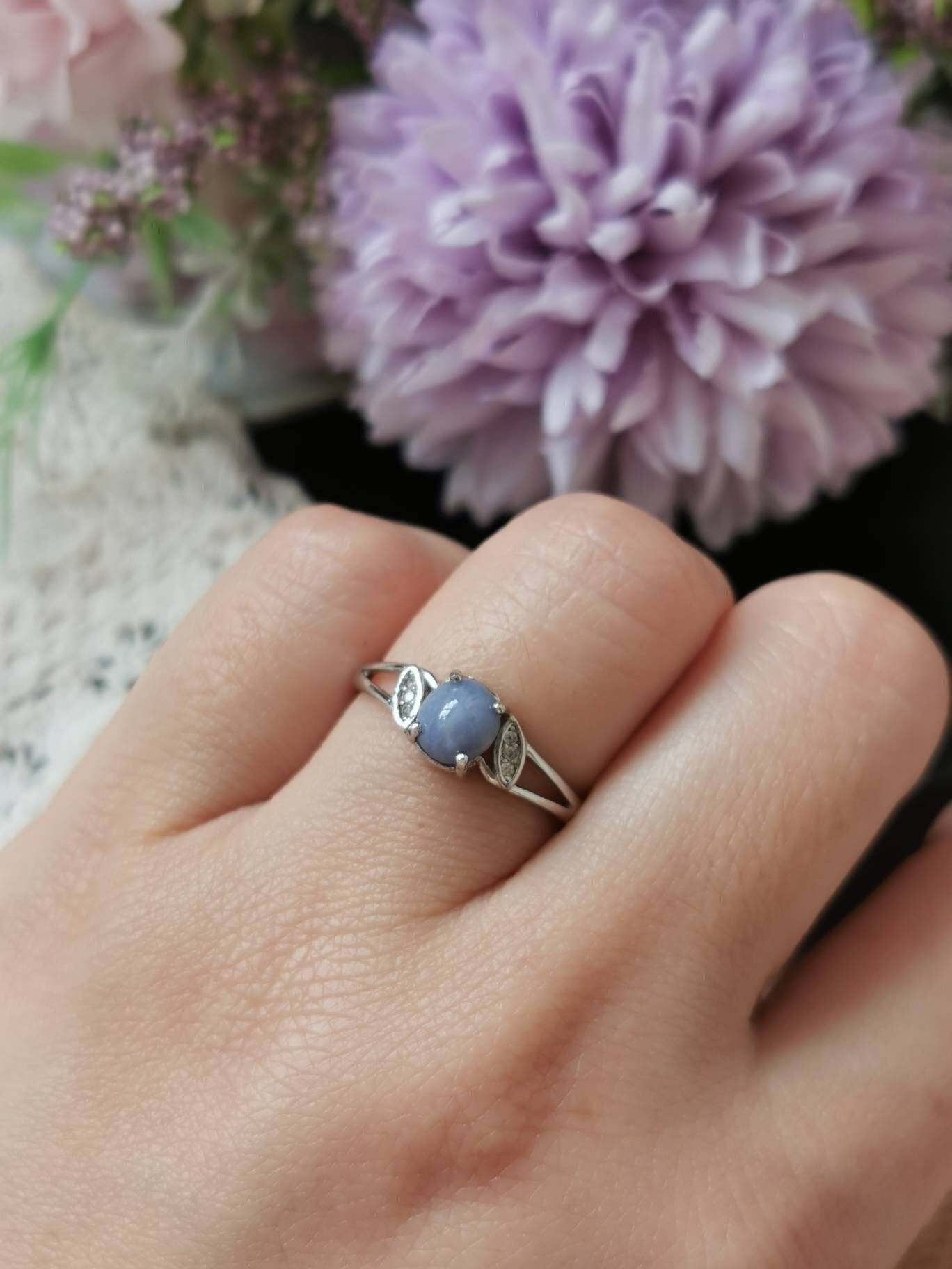 Bläulicher Lavendel Typ A Natur Jadeit Fei Cui 925 Sterling Silber Weiß Vergoldet Mit Zirkonia Ring von JadeRabbitGems