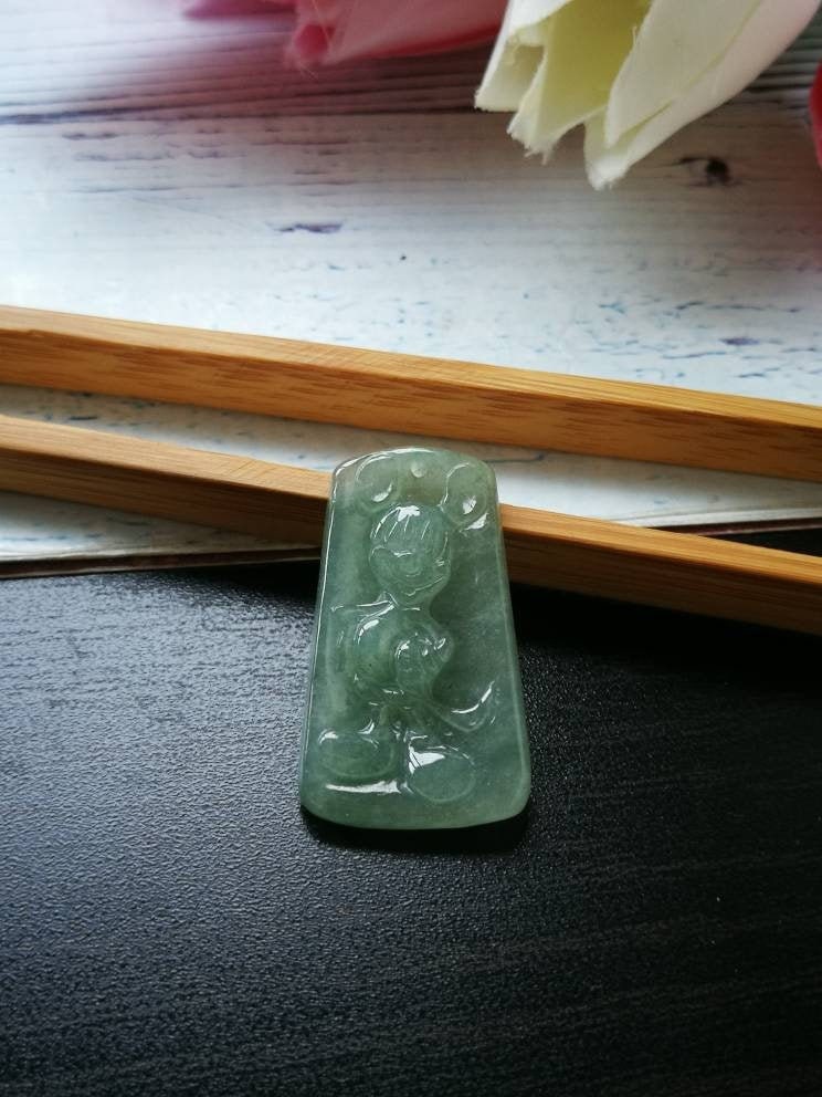 Eisrot Hellgrün Typ A Grade Natürliche Jadeit Jade Fei Cui Mickey Mouse Anhänger von JadeRabbitGems