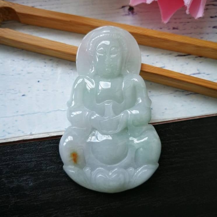 Großer Typ A Grade Natürlicher Jadeit Jade Fei Cui Guan Yin Anhänger von JadeRabbitGems