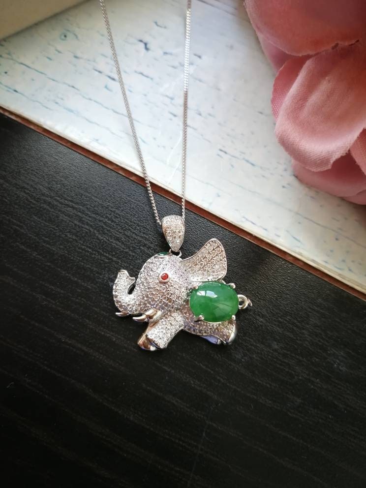 Grün Typ A Grad Natürliche Jadeit Jade Fei Cui 925 Sterling Silber Weißgold Überzogen Mit Zirkonia Elefant Design Anhänger von JadeRabbitGems