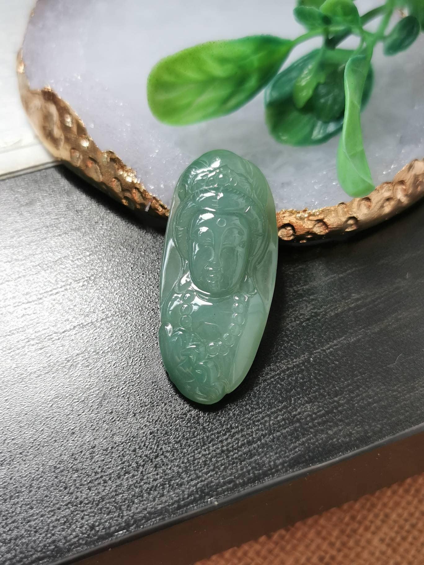 Icy Bluish Green Type A Grade Jadeit Jade Fei Cui Guan Yin Anhänger von JadeRabbitGems