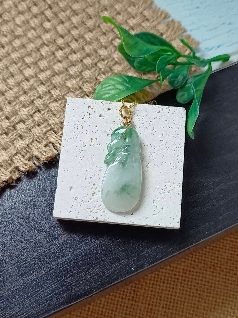 Icy Floral Green Type A Grade Natural Jadeite Jade Fei Cui Geldbeutel Anhänger in 14K Gold Filled Bail Setting Icy Floral Green Type A Grade Natural Jadeite Jade Fei Cui Geldbeutel Anhänger in 14K Gold Filled Bail Setting von JadeRabbitGems