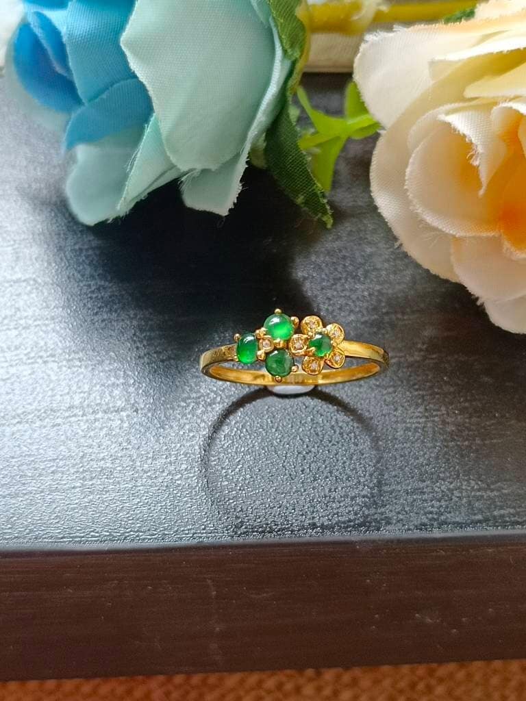 Icy Imperial Green Type A Grade Natural Jadeite Jade Fei Cui Flower Design 18K Gold & Diamonds Ring Icy Imperial Green Type A Grade Natural Jadeite Jade Fei Cui Flower Design 18K Gold & Diamonds Ring von JadeRabbitGems