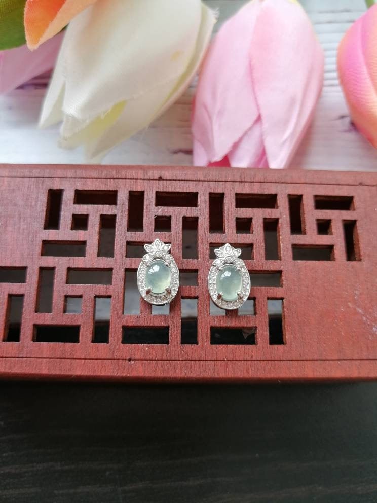 Icy Light Green Type A Natur Jadeit Fei Cui 925 Sterling Silber Weiß Vergoldet Ananas Ohrringe von JadeRabbitGems