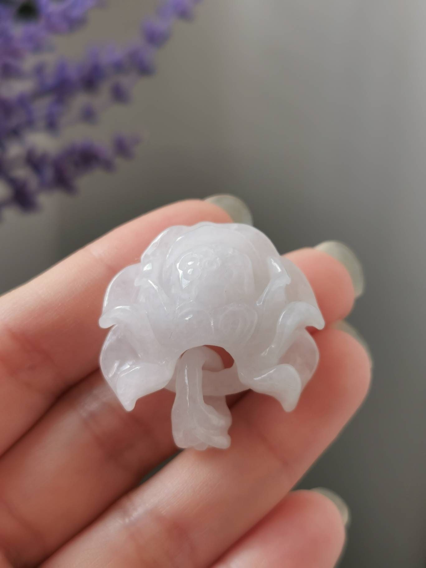 Icy Pure White Type A Grade Natural Jadeite Jade Fei Cui 3D Blumen Anhänger von JadeRabbitGems