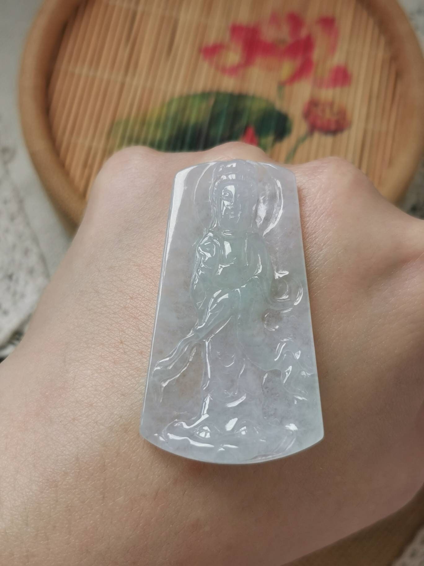 Icy Translucent Type A Grade Natürlicher Jadeit Jade Fei Cui Guan Yin Anhänger von JadeRabbitGems