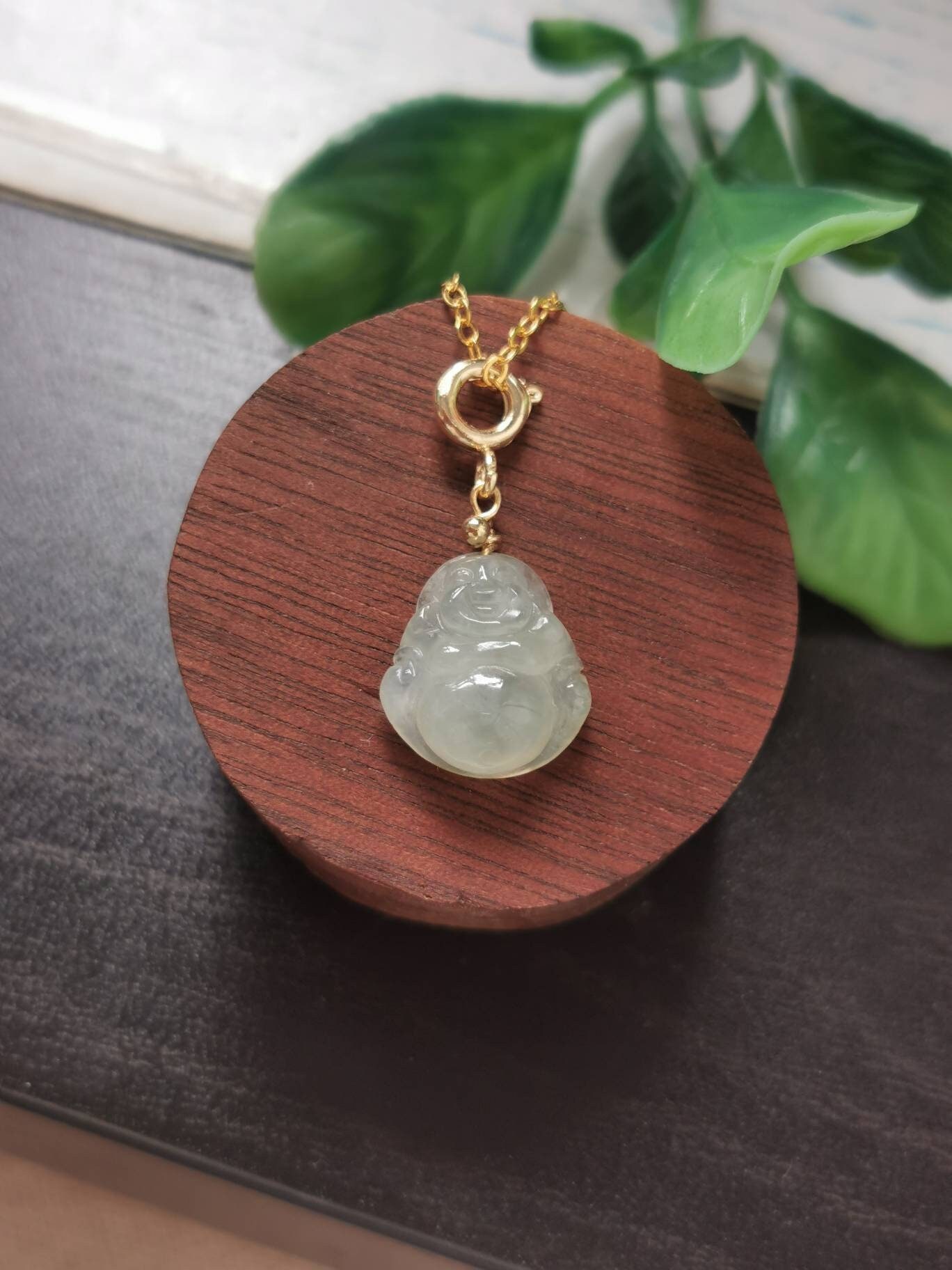 Icy Translucent Type A Grade Natural Jadeite Jade Fei Cui Mini Buddha Anhänger in 14K Gold Filled Spring Bail Icy Translucent Type A Grade Natural Jadeite Jade Fei Cui Mini Buddha Anhänger in 14K Gold Filled Spring Bail von JadeRabbitGems