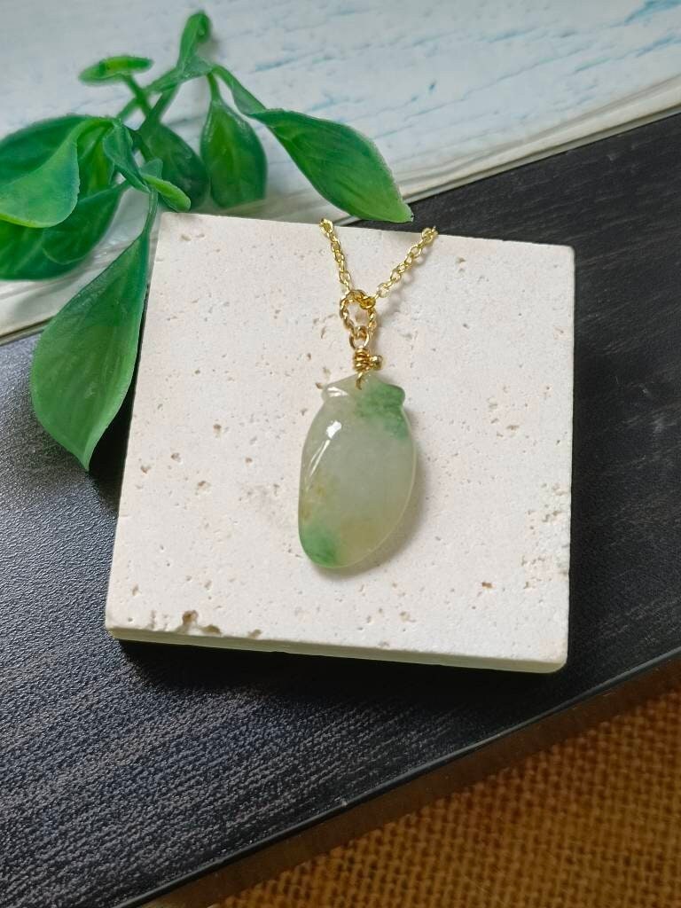 Icy Yellow & Green Type A Grade Natural Jadeite Jade Fei Cui Pfirsich Anhänger in 14K Gold Filled Bail Setting von JadeRabbitGems