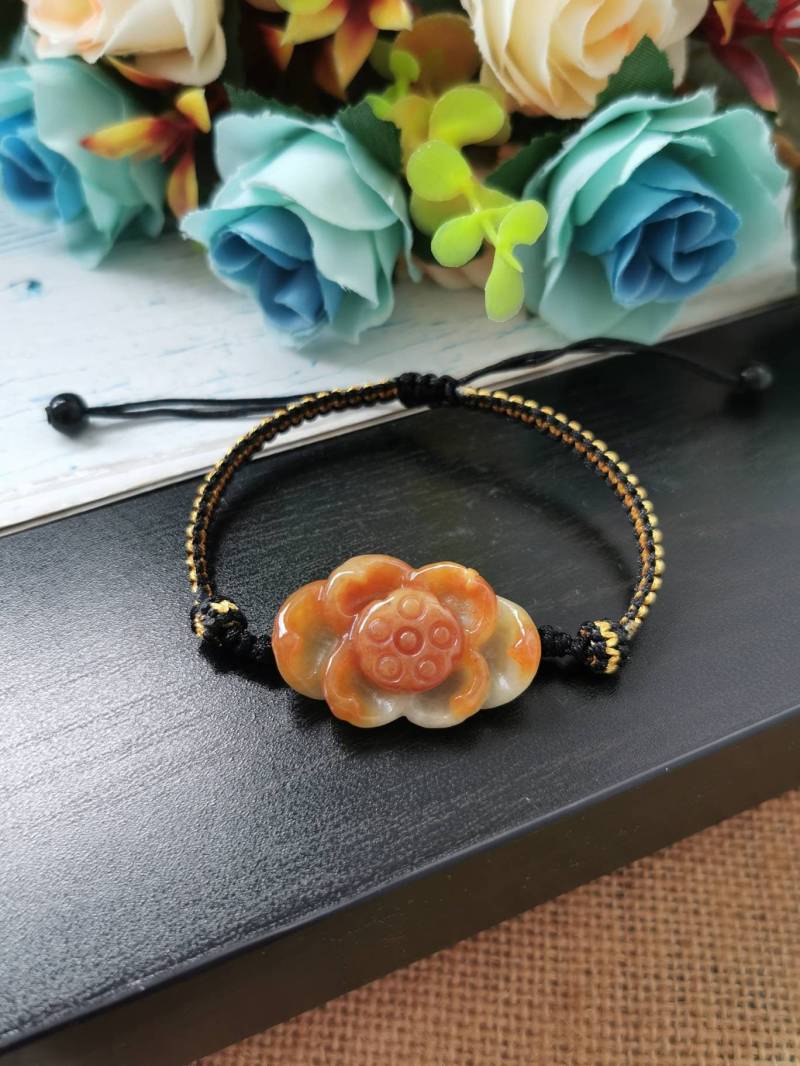 Karamell Gelb Und Beige Typ A Grade A Natürliche Jadeit Jade Fei Cui 3D Lotus Blume in Schwarz Golden Verstellbar String Armband von JadeRabbitGems