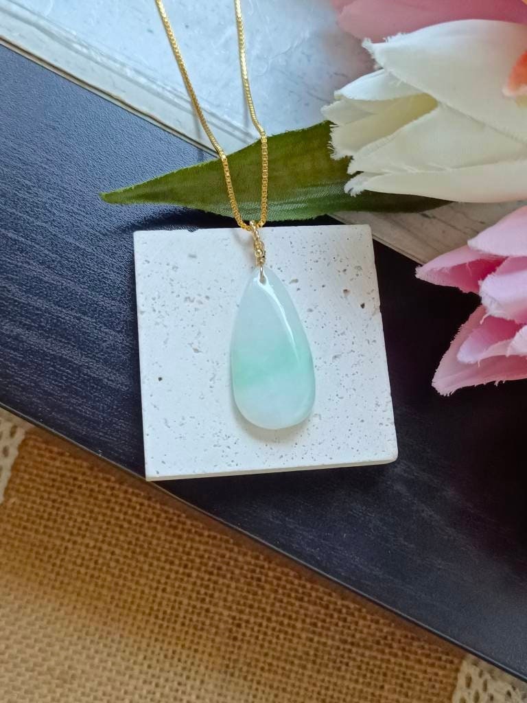 Moss On Snow Typ A Grade Natürlicher Jadeit Jade Fei Cui Wassertropfen Anhänger in 14K Gold Filled Bail Setting von JadeRabbitGems