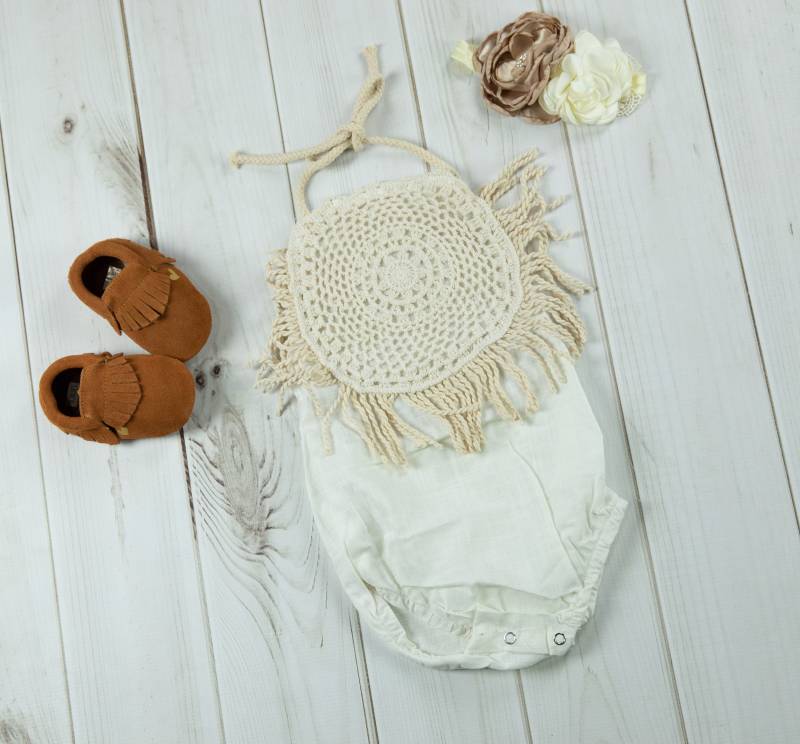 Boho Stirnband Und Fransen Strampler Baby Mokassins Rückenlose Wild Ein Geburtstag Mädchen Outfit von JadeandJo