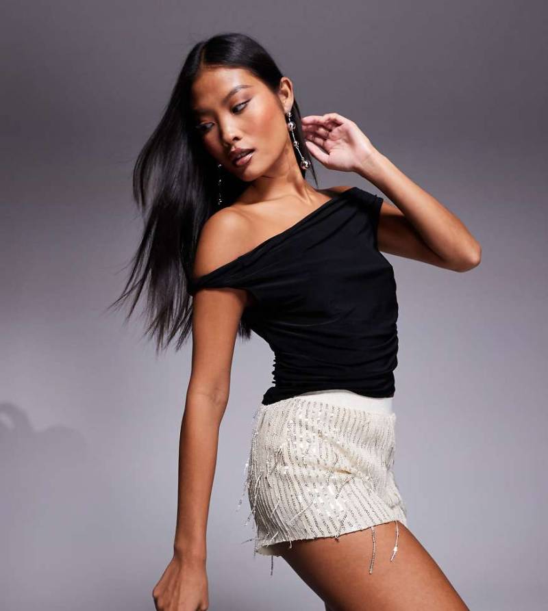 Jaded Rose Petite - Hotpants in Silber mit Pailletten in Fransen-Optik von Jaded Rose Petite