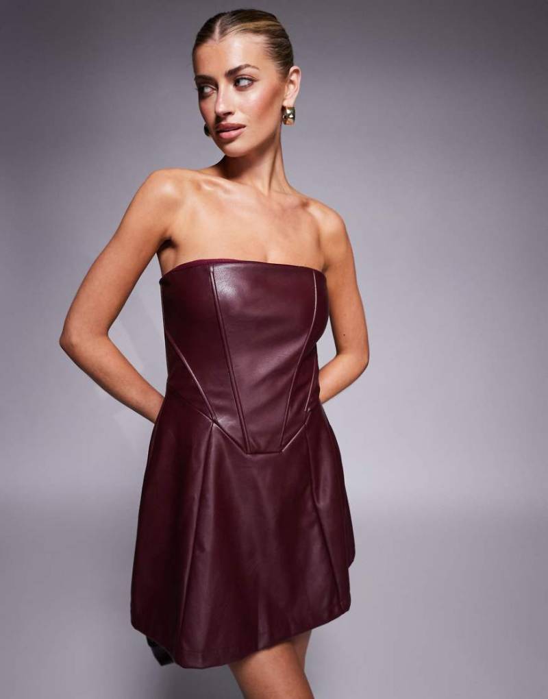 Jaded Rose - Minikleid aus strukturiertem Kunstleder in Ochsenblutrot von Jaded Rose