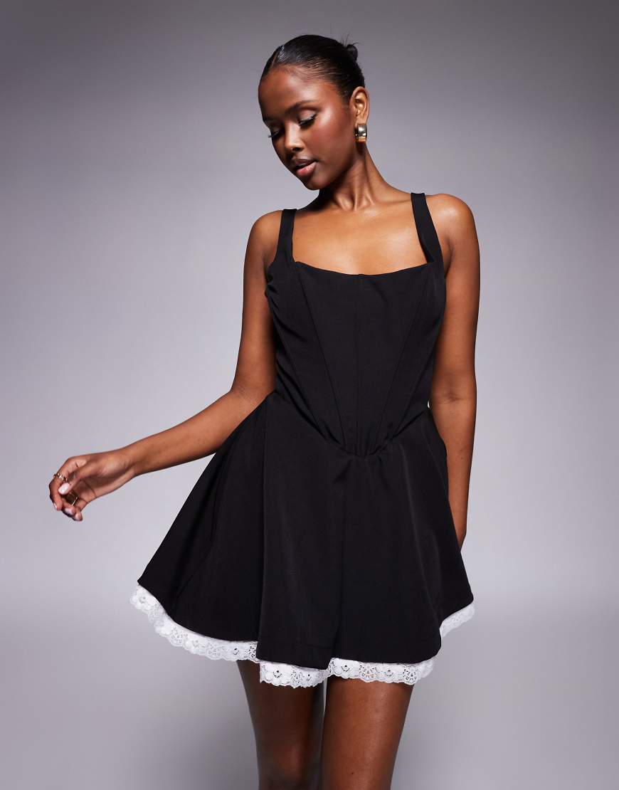 Jaded Rose - Spitzen-Minikleid in Schwarz mit eckigem Ausschnitt Jaded Rose - Spitzen-Minikleid in Schwarz mit eckigem Ausschnitt von Jaded Rose
