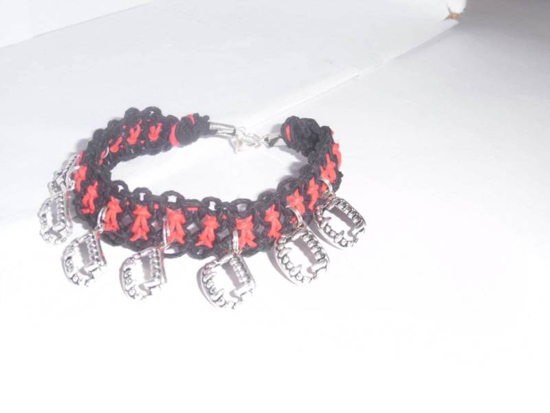 Night Bites A Ooak Makramee Hanf Halloween Charm Armband Night Bites A Ooak Makramee Hanf Halloween Charm Armband von JadedEklipse