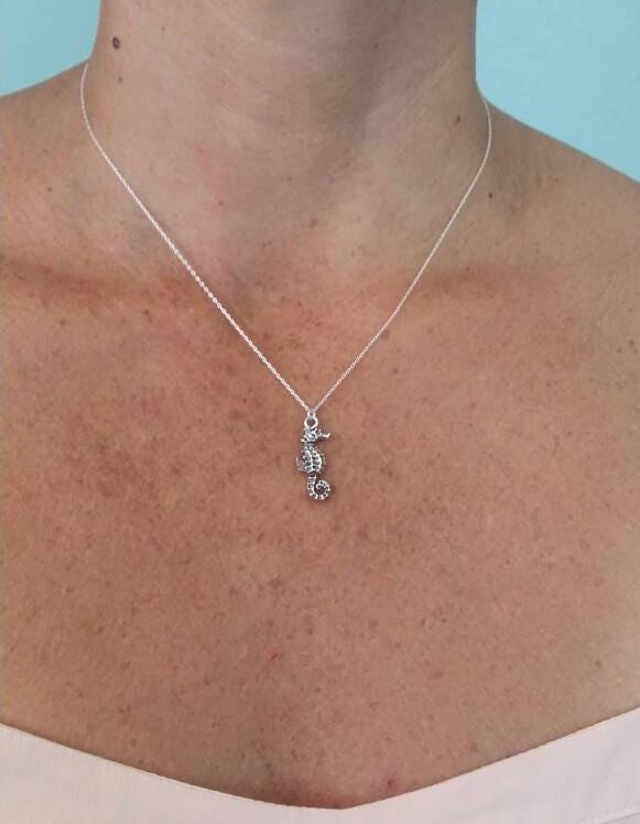 Kleine Seepferdchen Kette, Silber Seepferdchen, Silberkette, Fisch, Aquatisch, Strand, Schmuck, Meer, Ozean von JadedSB