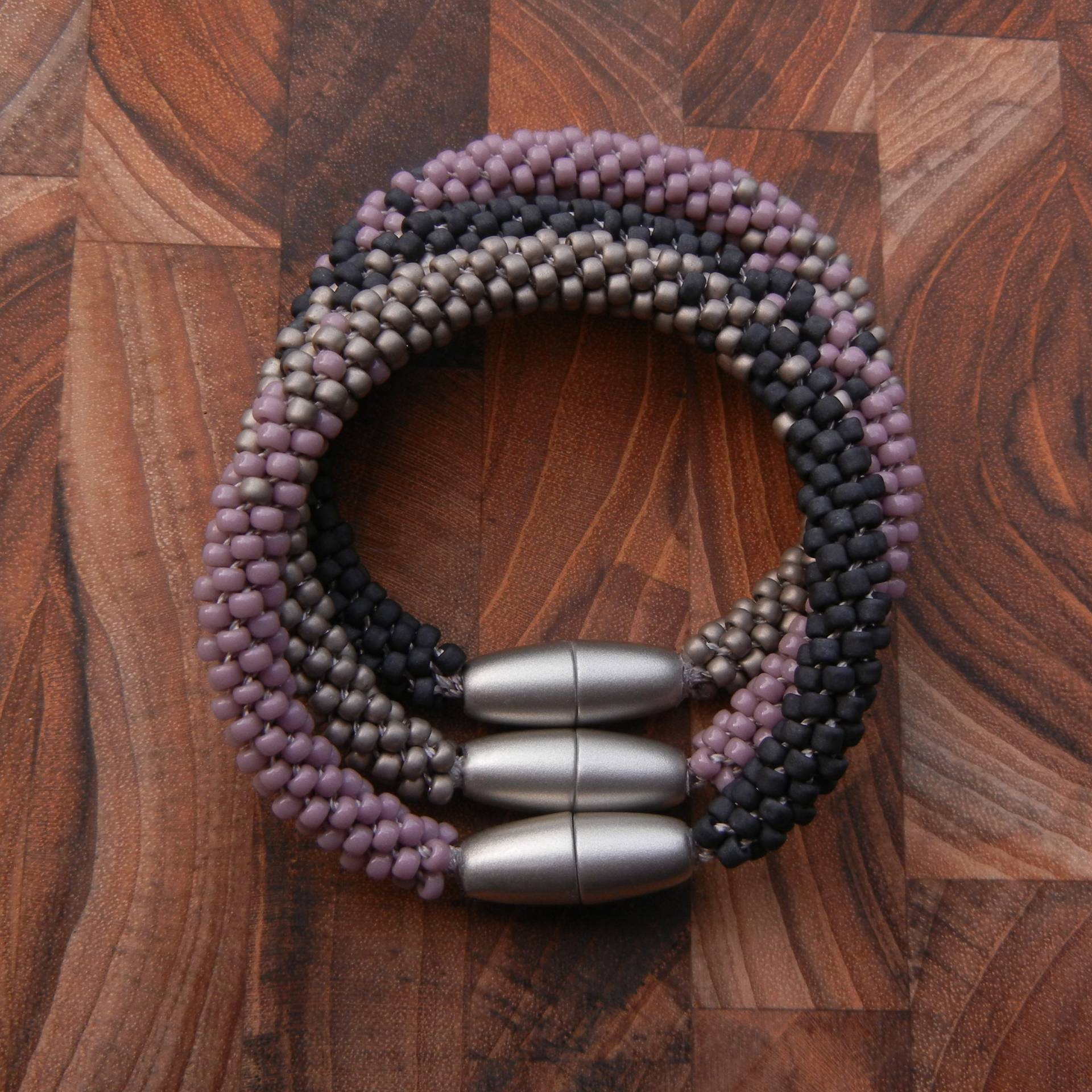 Kumihimo Armband Set Lavendel, Graphite Und Pewter Rocailles, Magnetverschluss, Custom Size von JadedVineDesign